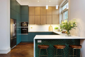 Veeve - Colourful Comfort in Earls Court